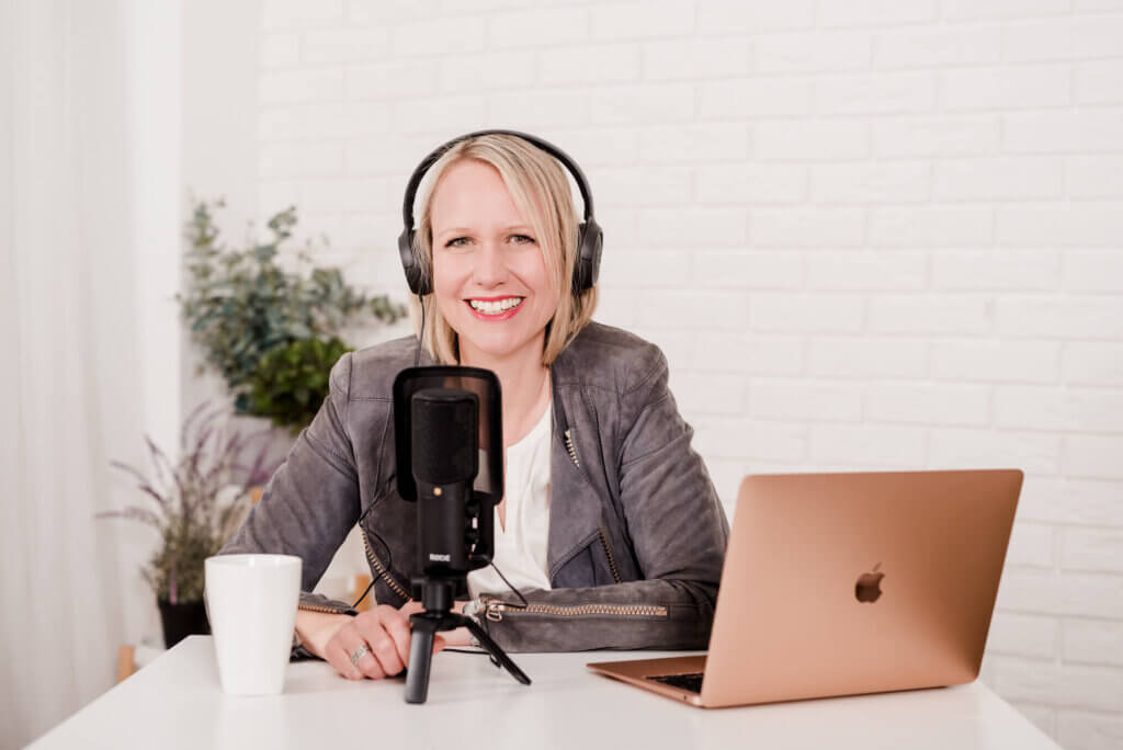 Mag. Daniela Soykan-Tober im Podcast-Studio